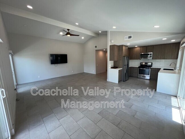 Building Photo - 835 Nueva Vista Dr S