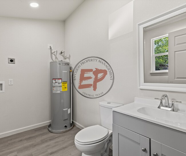 Building Photo - 1019 Elm Ave