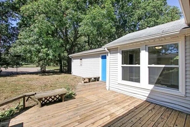 Building Photo - Charming, remodeled 3-Bed/1-Bath Parchment ranch style home with enclosed yard and garage