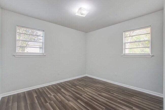 Building Photo - 1908 Swift Ave