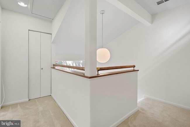 Building Photo - 2006 Lakebreeze Way