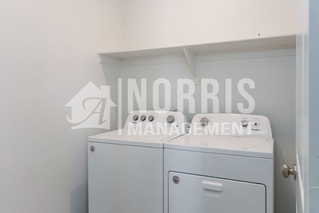 Building Photo - Low Maintenance Home Centrally Located