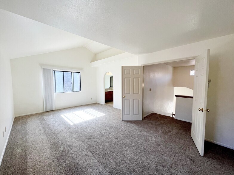 Building Photo - 14353 Bourgeois Way