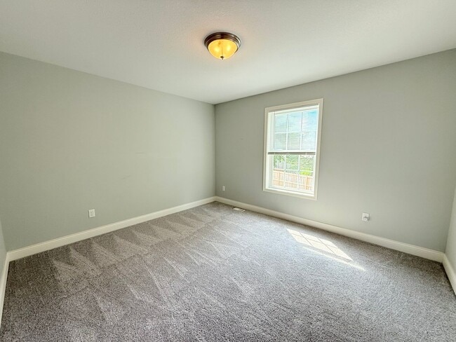 Building Photo - Incredible 4 bedroom house in Fox Creek!