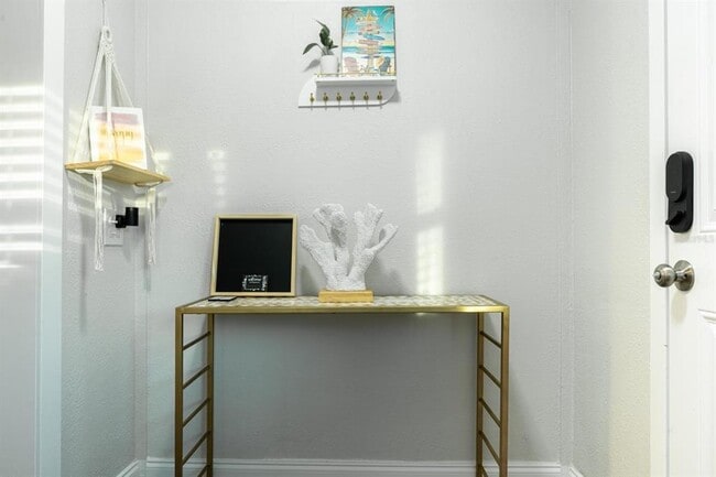 Building Photo - 4327 17th Ave S