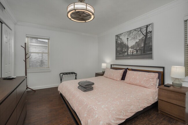 Building Photo - 7809 Claremont Dr