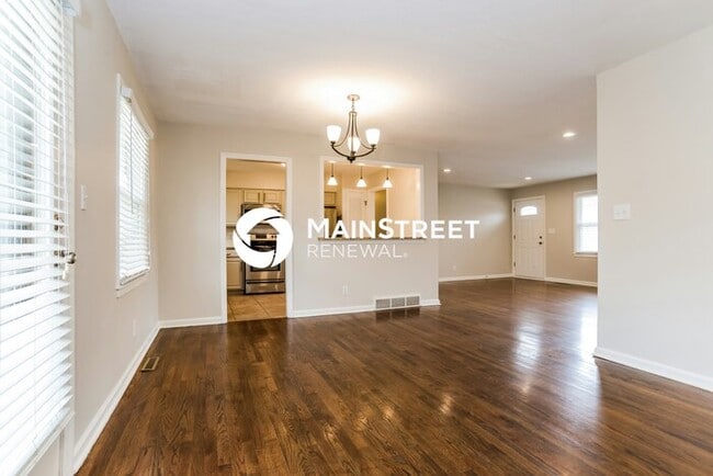 Building Photo - 3 Bedroom Pet-Friendly Home in KANSAS CITY, MO with Main Street Renewal
