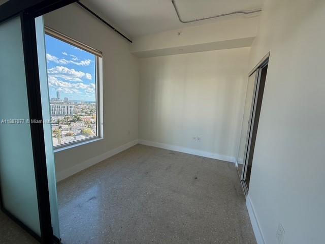 Building Photo - 10 SW South River Dr