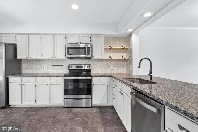 Building Photo - 7123 Gresham Ct E