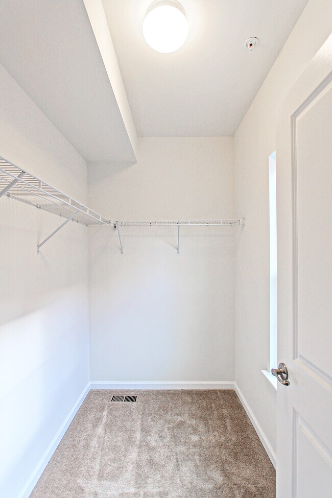 Building Photo - 13652 Endeavour Dr