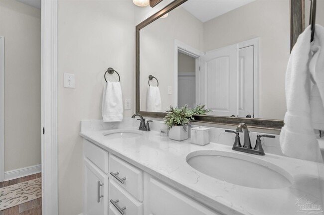 Building Photo - 5718 Oak Hvn Ln