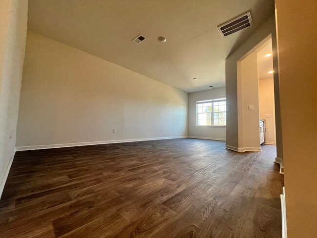 Building Photo - 331 David Hl Dr