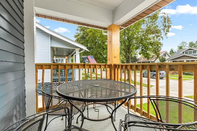 Building Photo - 419 S Kenwood Ave