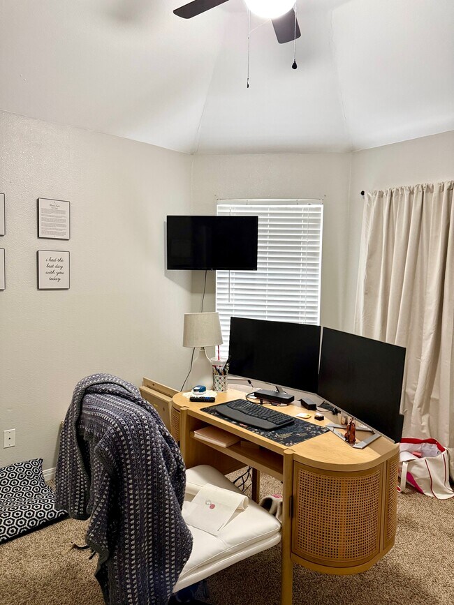 Building Photo - 1353 Pecan Ridge