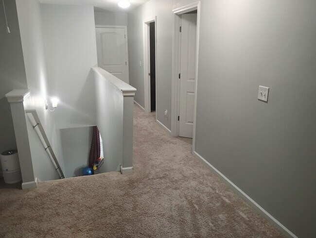 Building Photo - Modern-Lux Style 4BR/2.5BA House