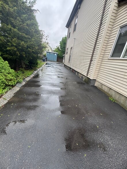 Primary Photo - 688 Canterbury St