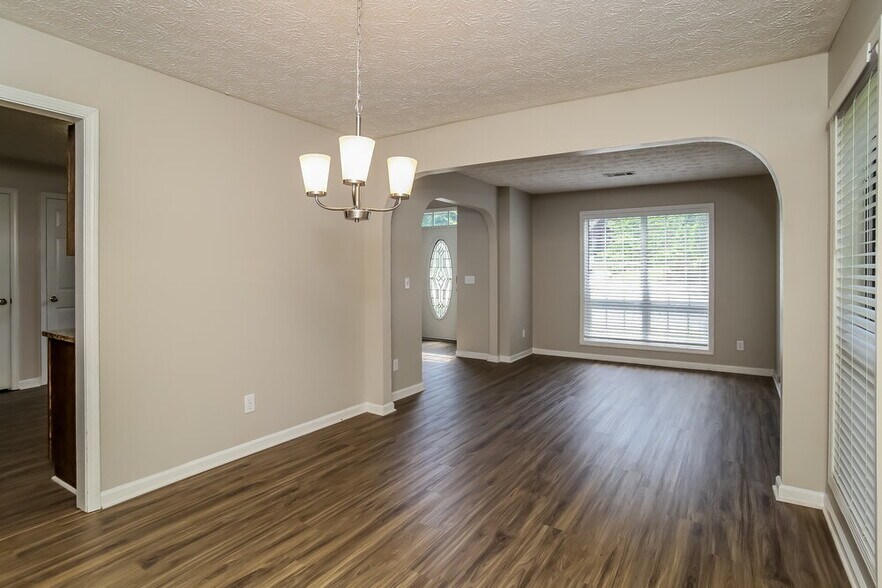 Building Photo - 104 Fallow Ln