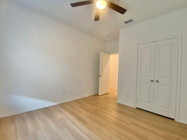 Building Photo - 5547 Itasca St