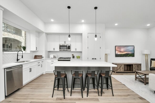 Building Photo - 4804 Elysian St