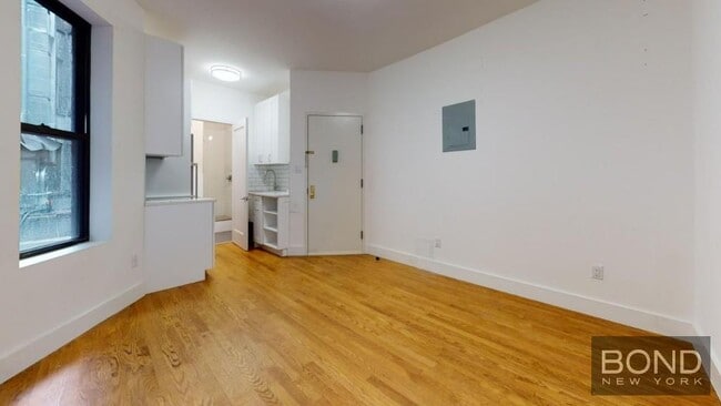Building Photo - 592 Amsterdam Ave