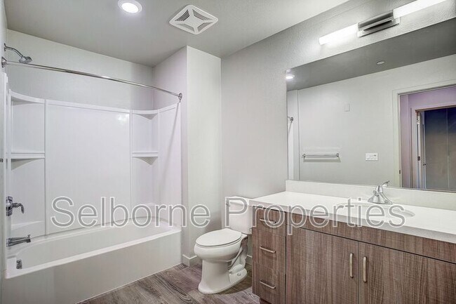 Building Photo - 5239 Claremont Ave