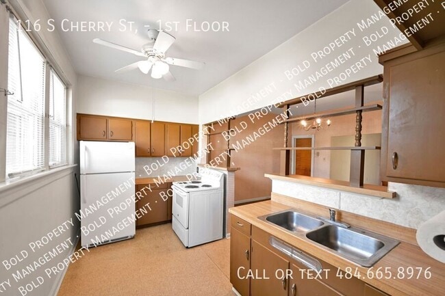 Building Photo - 116 S Cherry St
