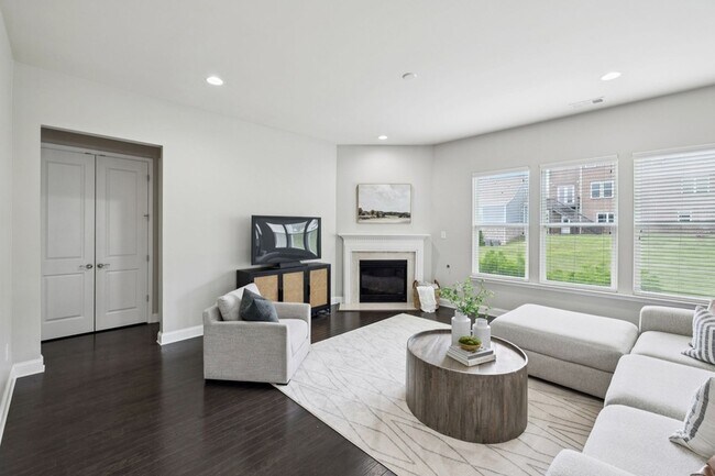 Building Photo - 1719 Biscayne Dr