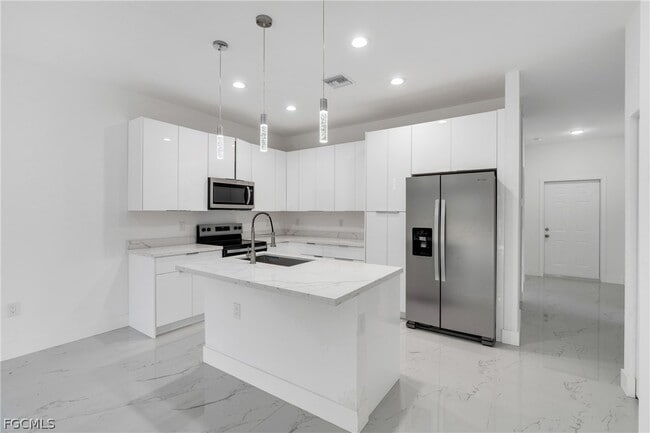 Building Photo - 1037 Citrus Ave S