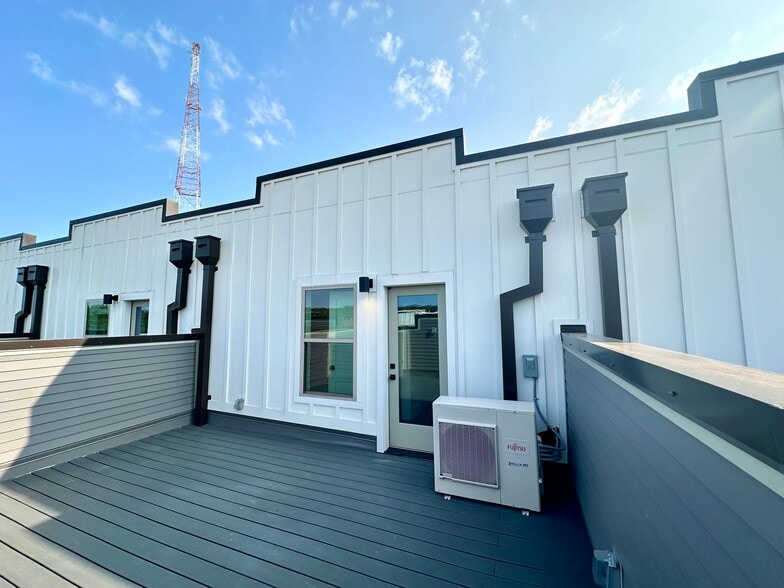 Building Photo - 16 Walnut St NE