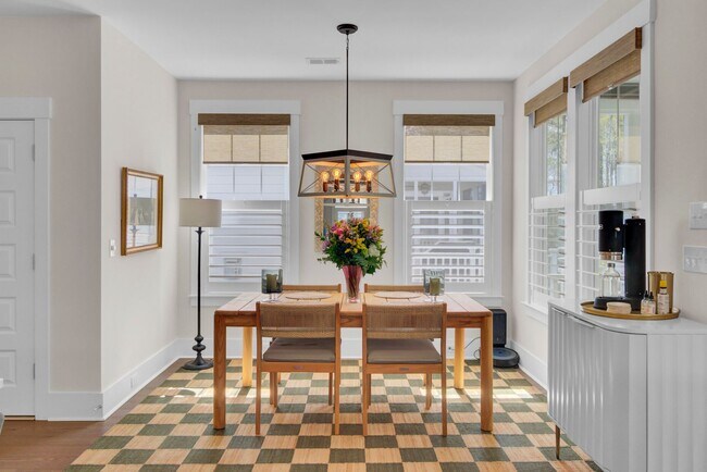 Building Photo - Impressive 4 bedroom home + office with el...
