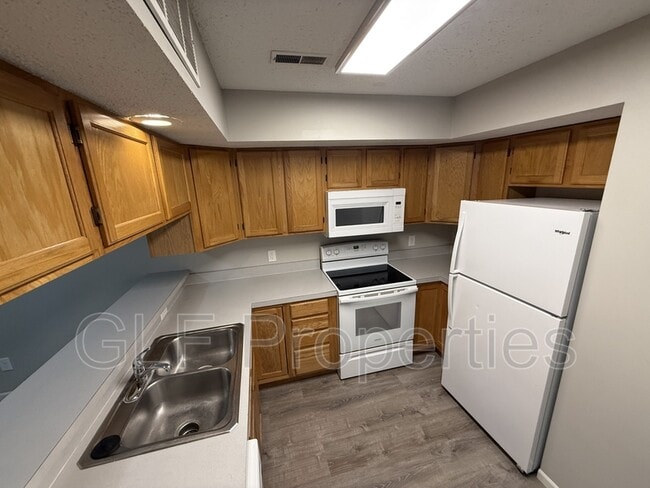 Building Photo - 1708 Prairie Ave