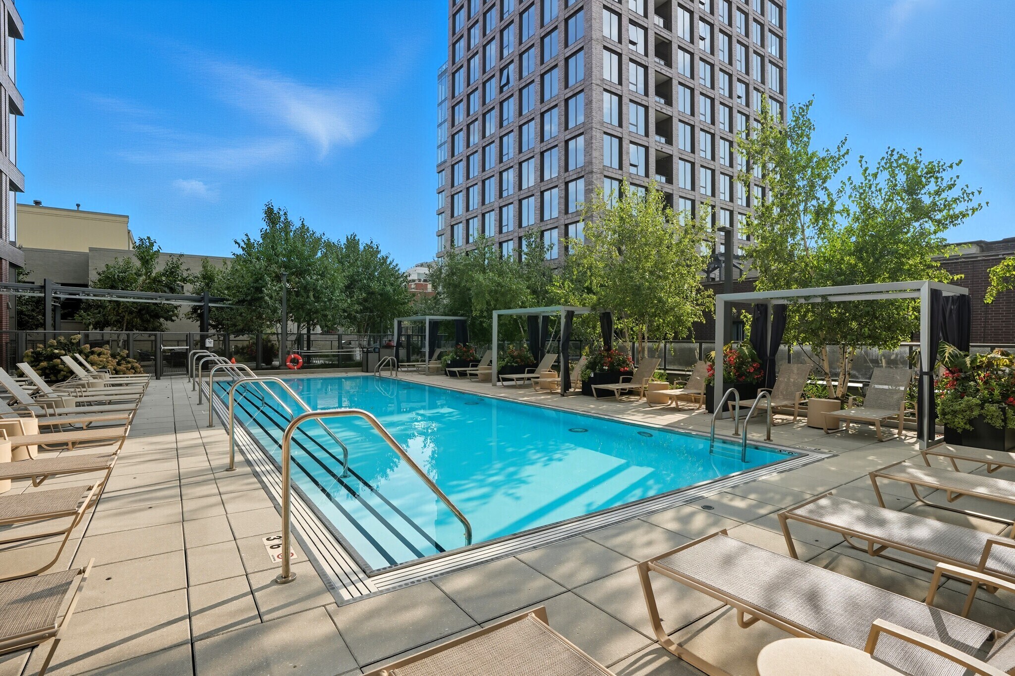 Building Photo - 979 W Washington Blvd