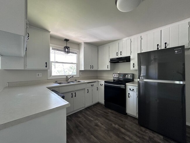 Building Photo - 2746 Nicolet Dr