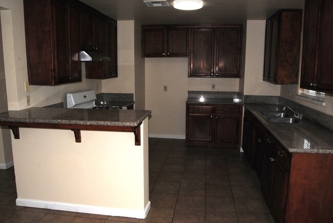 Building Photo - 520 Delfino Ln