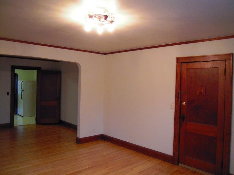 Building Photo - 416 W Doty St