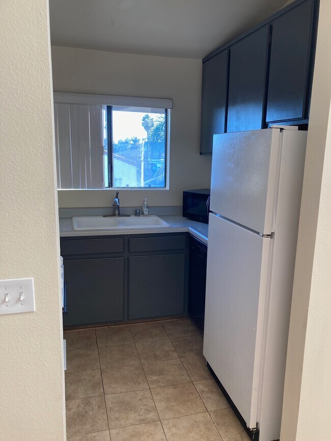 Building Photo - 1020 Redondo Ave