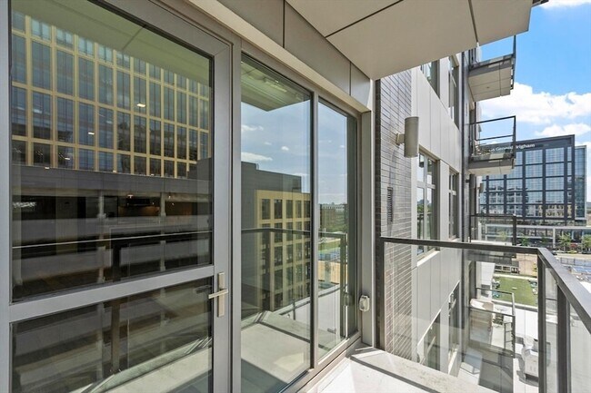 Building Photo - 375 Canal St