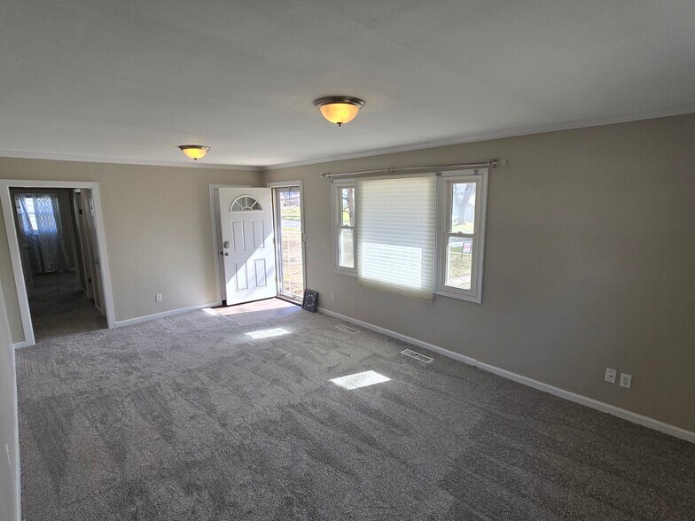 Building Photo - 1820 Mayfield Ave