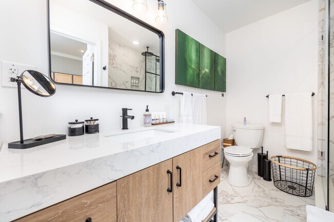 Building Photo - Fully Furnished Cottage by Yale