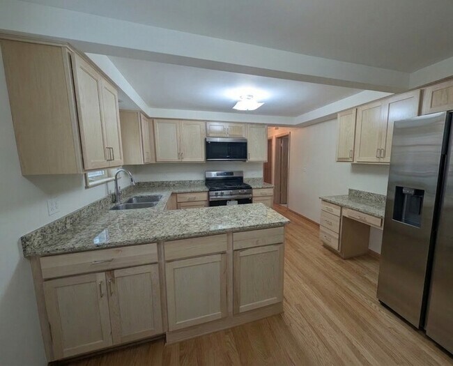 Building Photo - 6537 N Natoma Ave