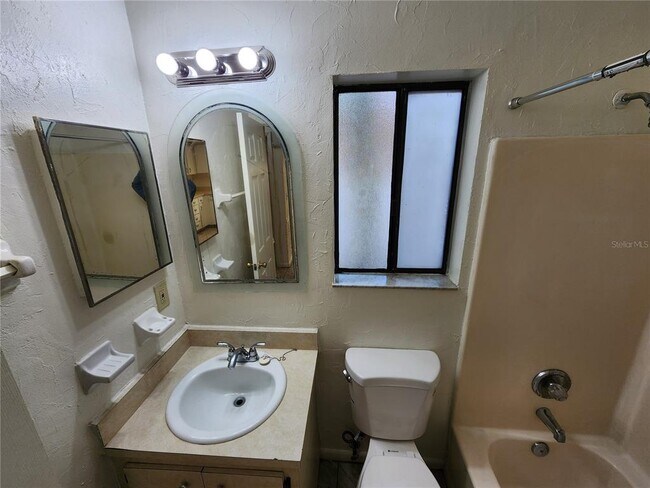 Building Photo - 2018 SW 70th Terrace