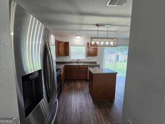 Building Photo - 110 Pine Bluff Blvd W