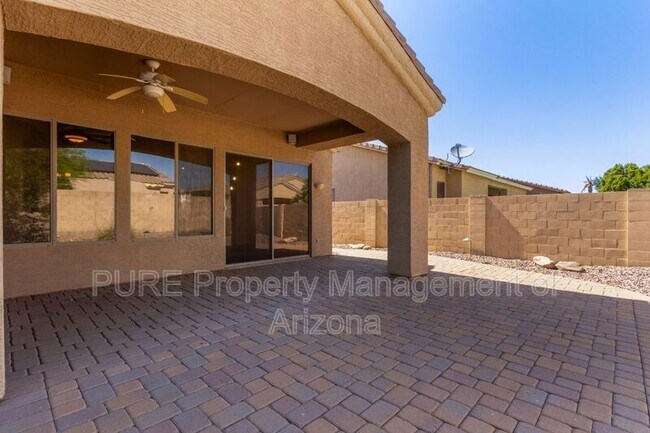 Building Photo - 737 S Sycamore Pl