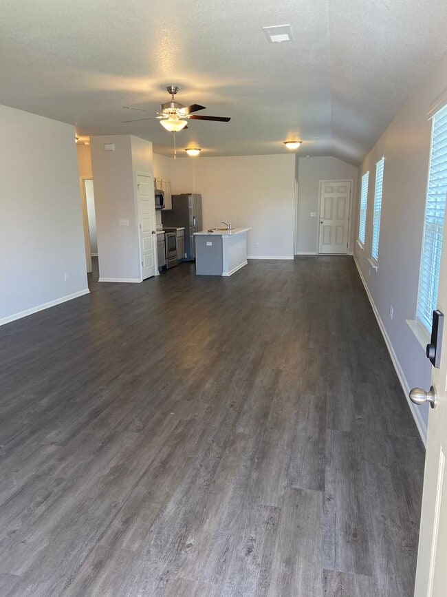 Building Photo - Pre-Leasing Now | Don't Miss Out! — Beautiful 4 Bed, 2 Bath Home in Oak Woods