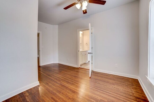 Building Photo - 3/2 Historical Home On Beautiful Main Stre...