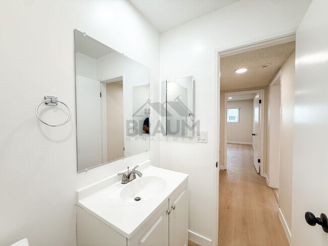 Building Photo - 6039 Whitsett Ave