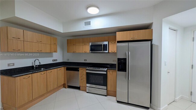 Building Photo - 350 S Miami Ave
