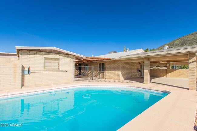 Building Photo - 5931 E Carriage Dr