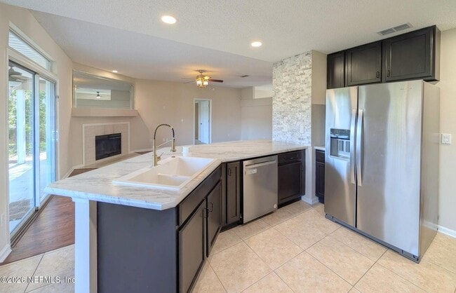 Building Photo - 12171 Basalt Dr N