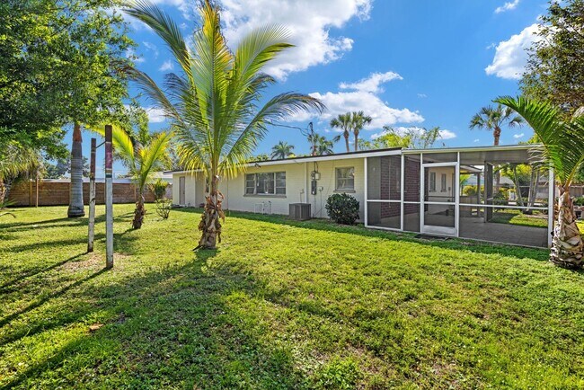 Building Photo - SFH Fort Myers 1561